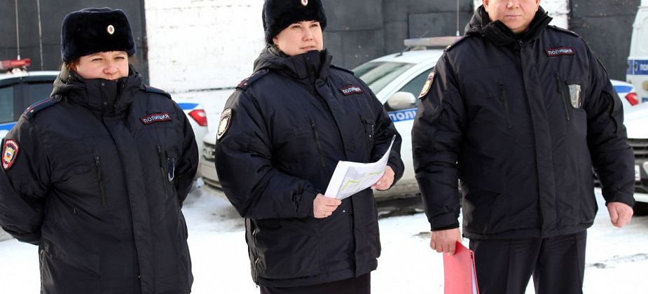 Полицейские Североуральского отдела полиции поздравляют коллег