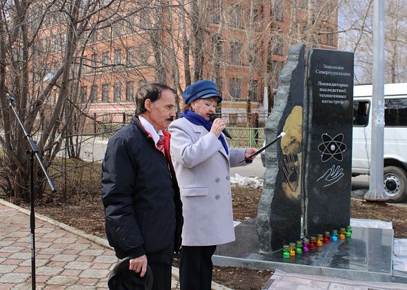 Открыли памятник, вспомнили чернобыльцев, выпустили в небо белые шары