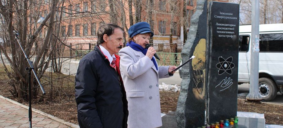 Открыли памятник, вспомнили чернобыльцев, выпустили в небо белые шары