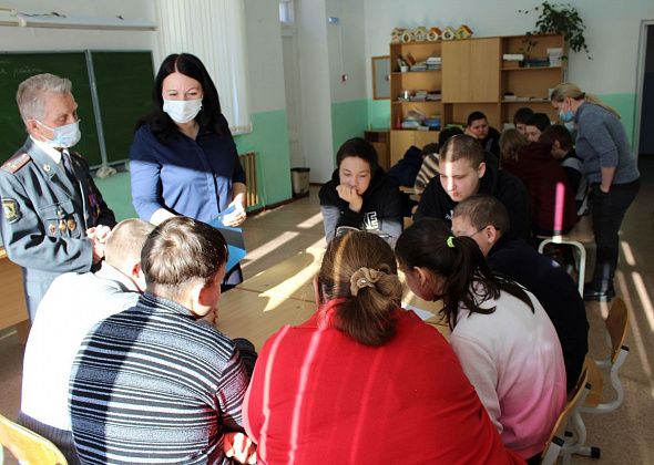 Председатель Общественного совета и специалист из ОМПК побеседовали с ребятами из коррекционной школы 