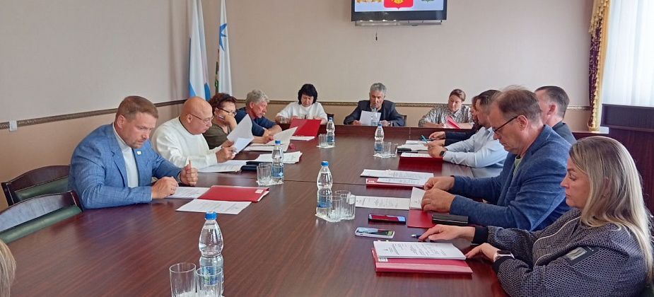 Дмитрий Лобастов доложил депутатам, что порывы “ТеплоМагистрали” ликвидированы на 50%