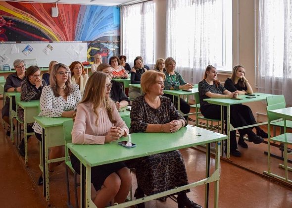 Полиция провела профилактические беседы с педагогами поселковых школ