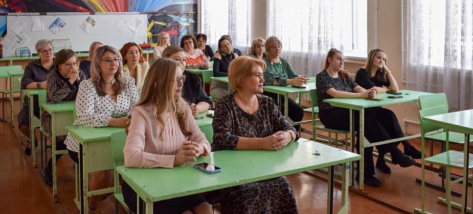 Полиция провела профилактические беседы с педагогами поселковых школ
