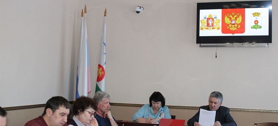 Член депутатской комиссии возмущен: “Почему мы узнаем о визите замминистра задним числом?”