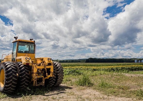 Администрация Североуральска закупает два трактора и автосамосвал