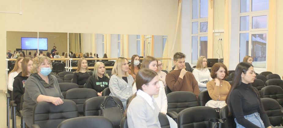Учащиеся медицинского класса школы №9 встретились с руководителями колледжей. И рассказали о своих проектах