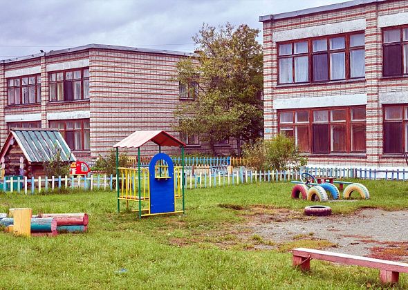 В детских садах Североуральска и поселков заработали дежурные группы - детей можно привести на полчаса раньше