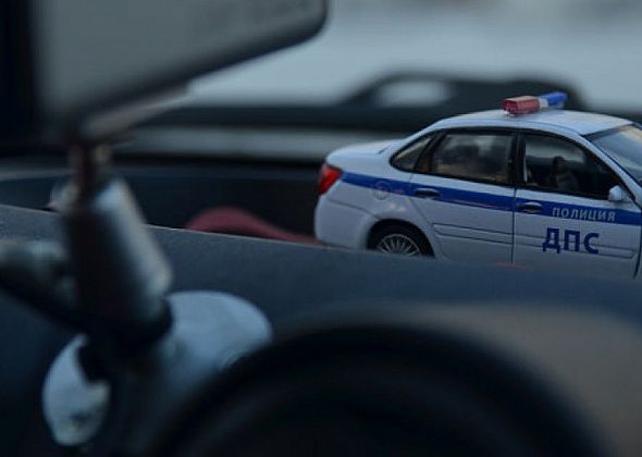 В Североуральске водитель пытался подкупить сотрудников ДПС и поплатился за это крупным штрафом