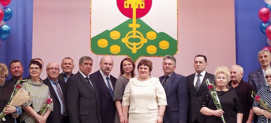 Елена Балбекова исполнила величественный гимн Думы на 25-летие местного самоуправления