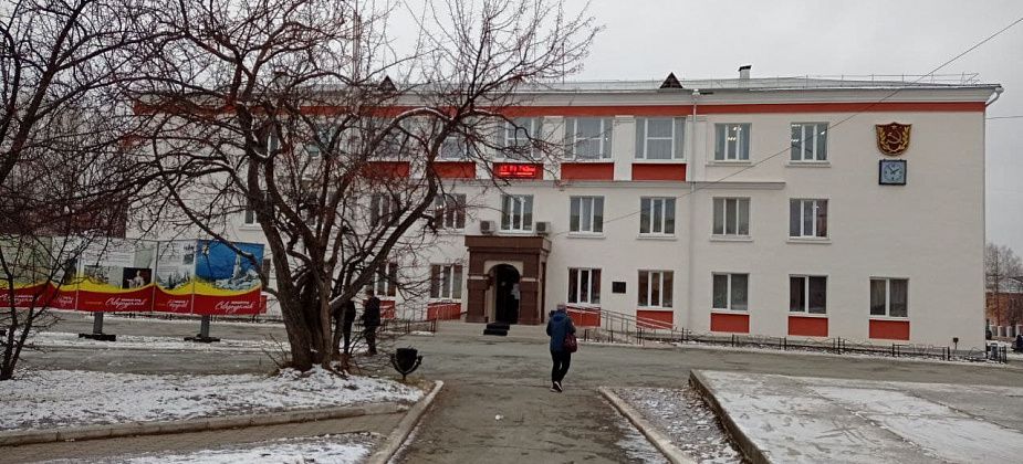 В здание администрации беспрепятственно могут заходить только сотрудники мэрии и депутаты