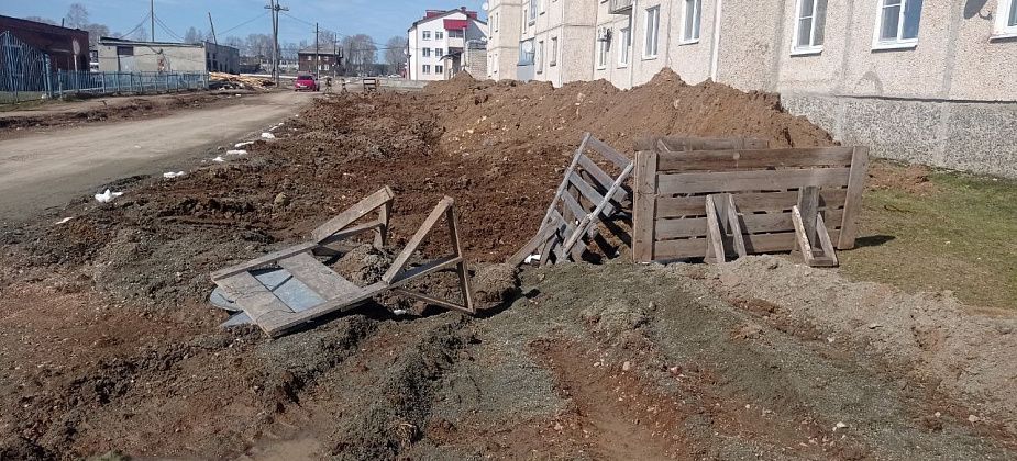 Злополучную траншею по Калинина, 4 в Третьем Северном закопали. Но не до конца 