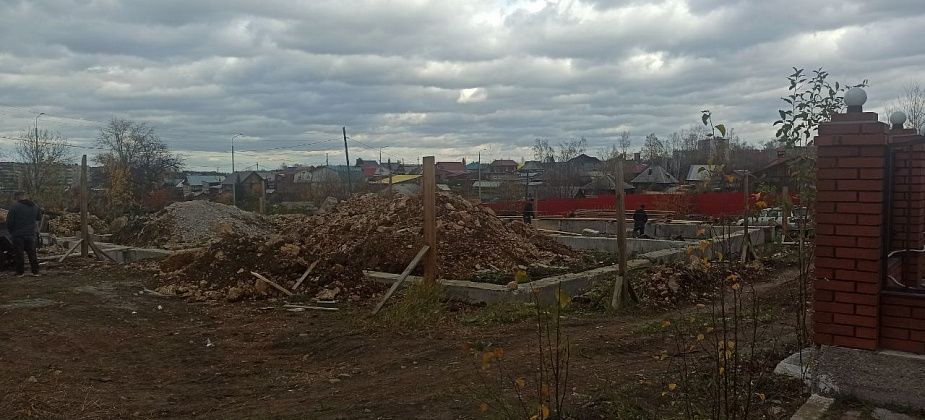 Баня по Чкалова должна быть готова в 2025-м году. Строит ее частник, фундамент заложен