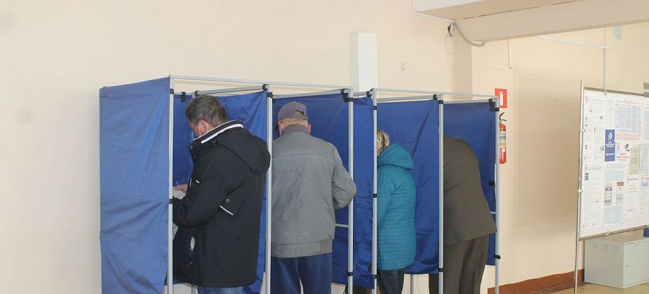 Воскресенье, 19 сентября. К 10 часам утра в Североуральске проголосовали 9978 человек