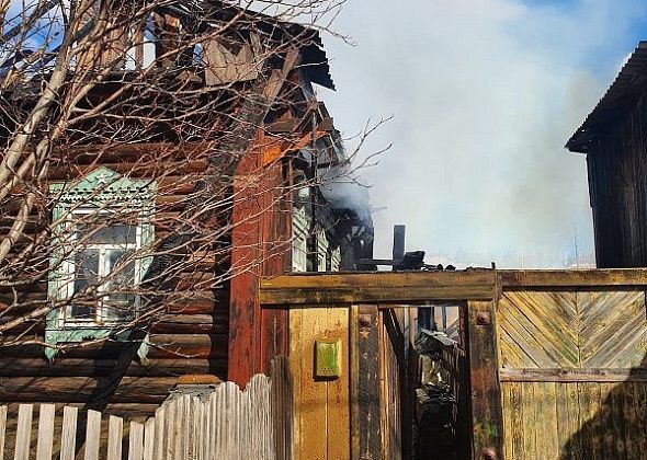 19 апреля в Черемухово горел жилой дом. Никто не погиб, пожарным удалось спасти человека