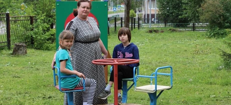 Субровчане облагородили территорию у детского дома