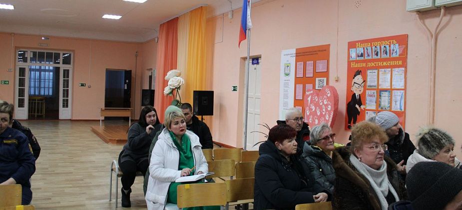 Покровчане - о вечернем автобусе, узких дорогах, дровах, которых не дождаться, закрытой бане