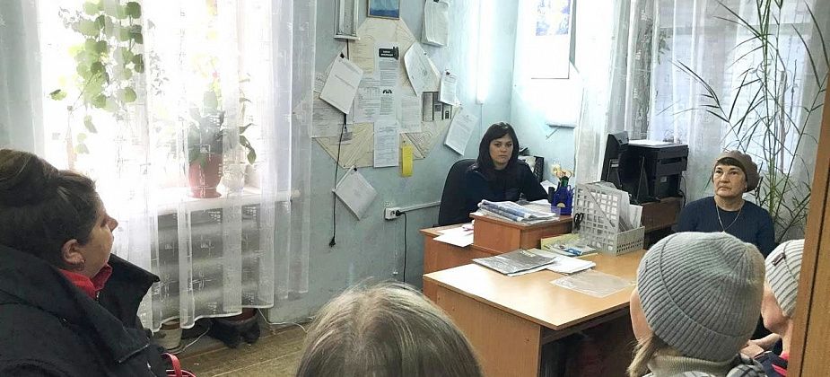 Полицейские продолжают работу по профилактике мошенничества и встретились с социальными работниками