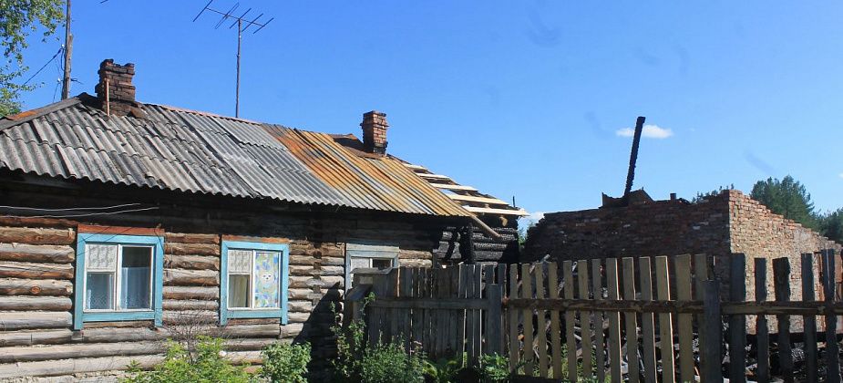 Пожар в Сосьве. Дом муниципальный, крыша общая, администрация в стороне
