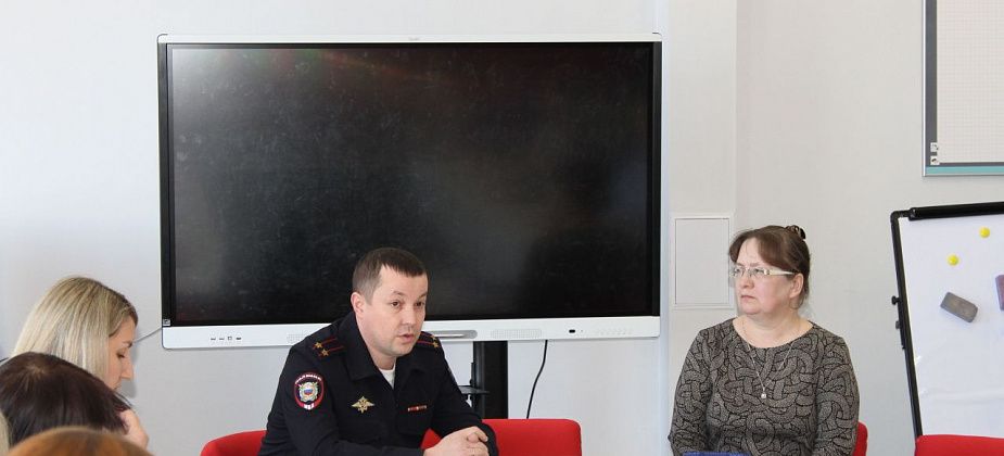 Руководитель отдела полиции провел встречи в школах по предупреждению фактов мошенничества