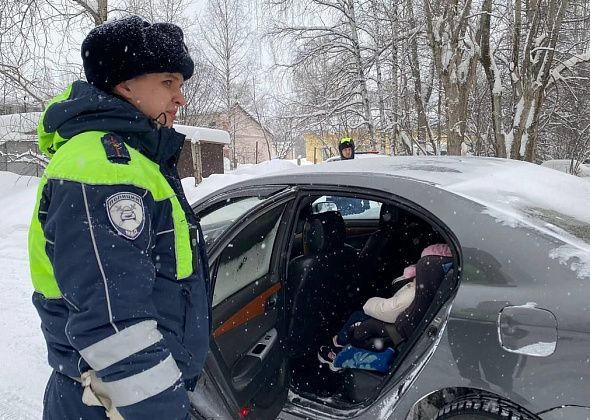 Профилактический рейд у детской поликлиники: 17 автомобилей проверено, нарушений нет