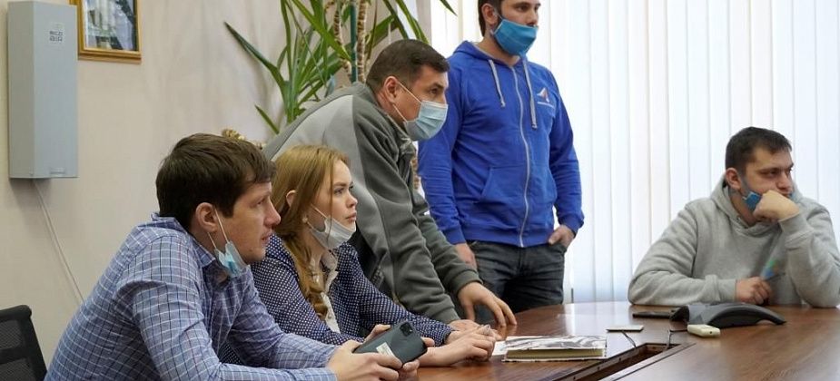 Лидер рабочих советов РУСАЛа Сергей Филиппов пообщался с молодыми активистами СУБРа