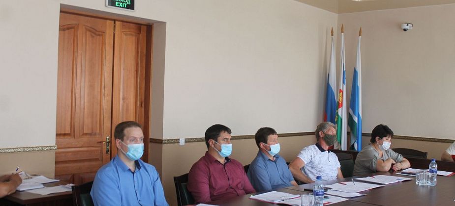 На первом заседании новая Дума выберет председателя и зама. А депутатов поздравит Евгений Преин