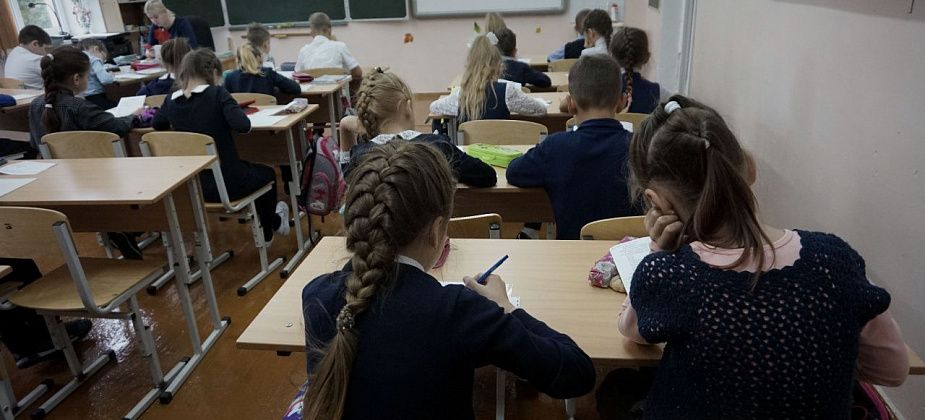 Губернатор продлил дистант и разрешил болельщикам приходить на соревнования