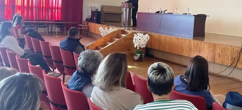 Полицейский провел встречу с сотрудниками градообразующего предприятия по профилактике мошенничества