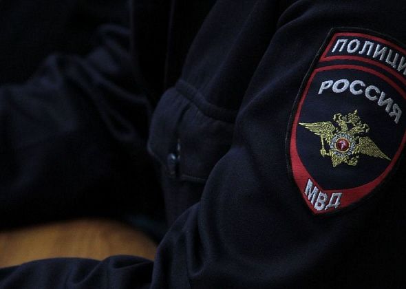 За пинки в дверь и избиение знакомой североуралец получил 12 суток ареста 