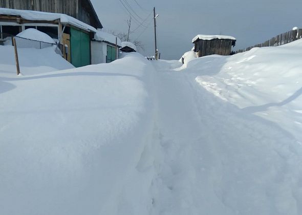 Бровку в частном секторе дорожники чистить не должны. Но старикам и инвалидам помогут