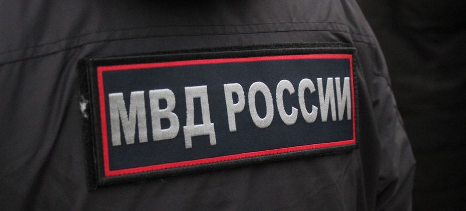 Жительницу Североуральска оштрафовали на 100 тысяч рублей за нападение на полицейского