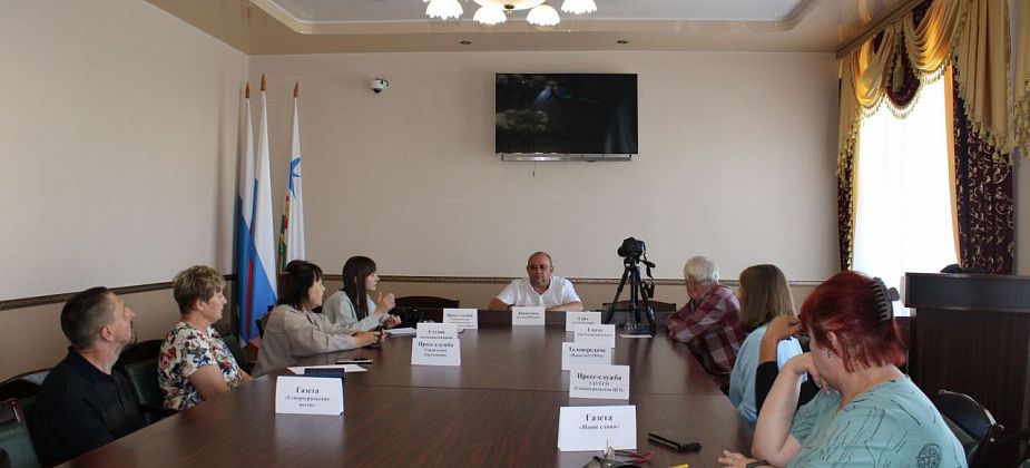 “Неклассический чиновник” Виталий Никитенко провел первую пресс-конференцию