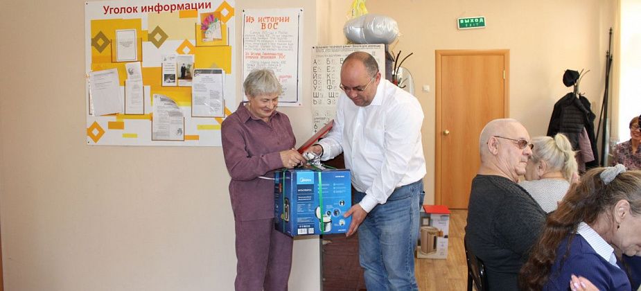 Североуральская группа слепых отпраздновала 100-летие ВОС. Приехали гости