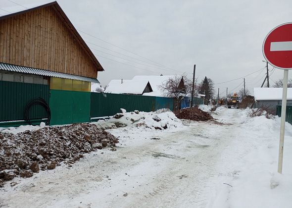 На улице Горького прокладывают газ, который людям не нужен. Зачем деньги в землю закапывать?