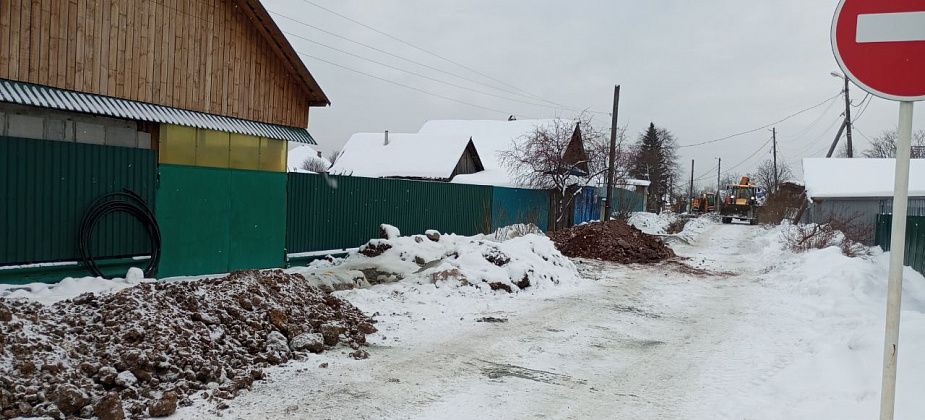На улице Горького прокладывают газ, который людям не нужен. Зачем деньги в землю закапывать?