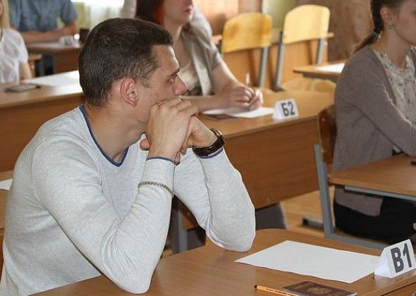 Выпускникам российских школ разрешили в 2021 году сдать в два раза меньше экзаменов