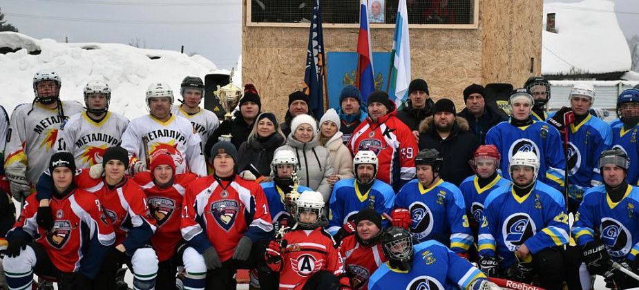 Хоккейный турнир памяти тренера Владимира Курдика - одно из ярких событий нынешнего сезона 