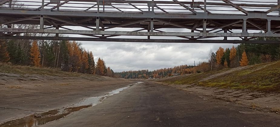 Пенсионеры просят приварить на мосту через Вагран поручень - ходить на Тропу здоровья опасно