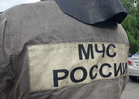 На территории деревообрабатывающего предприятия в Североуральске горел мусор