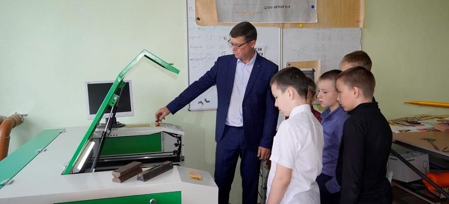 Мечта преподавателя черемуховской школы Александра Тараканова сбылась благодаря гранту программы «Территория РУСАЛа»