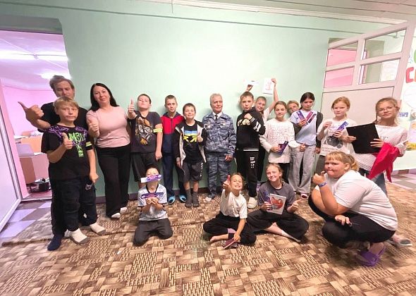 «Факел» и Общественный совет при ОМВД провели в детском лагере тематическое мероприятие ко Дню флага