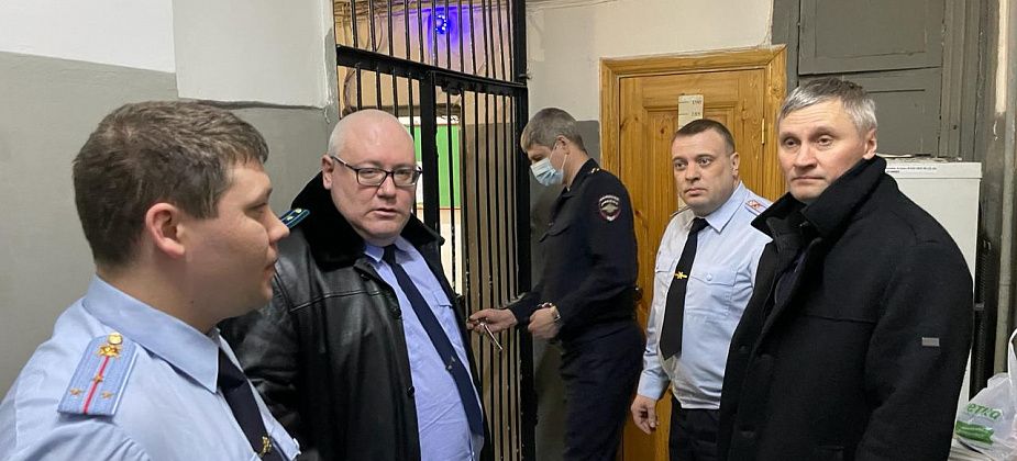 Представители закона проверили содержание арестованных в городском ИВС
