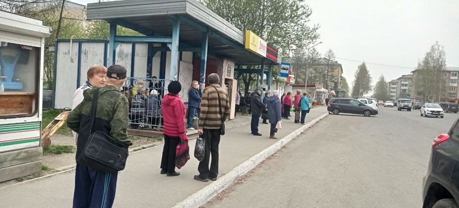 В Радоницу горожане могут уехать на кладбище на бесплатных автобусах. Последний рейс - вечером