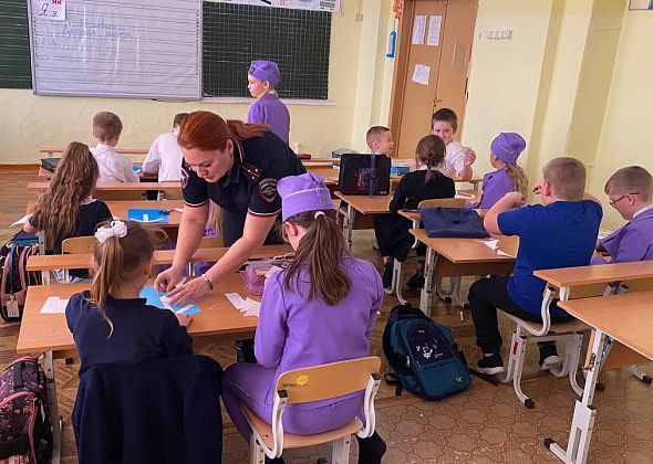 Сотрудники Госавтоинспекции провели познавательный урок на тему "Дорога жизни"