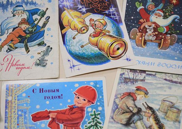 Стыковка космических кораблей, игра в хоккей и веселые зверушки – смотрим старые-добрые новогодние открытки