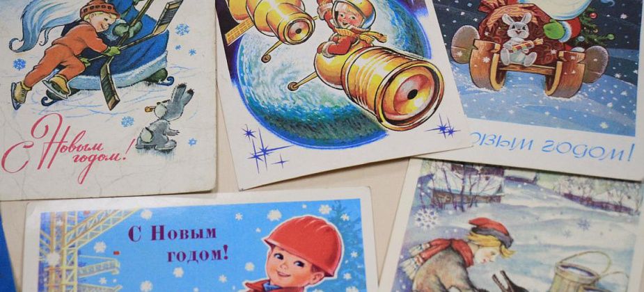 Стыковка космических кораблей, игра в хоккей и веселые зверушки – смотрим старые-добрые новогодние открытки