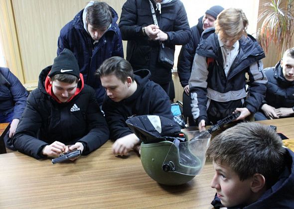 В рамках Всероссийской акции «Студенческий десант» учащиеся Североуральского политехникума посетили отдел полиции  