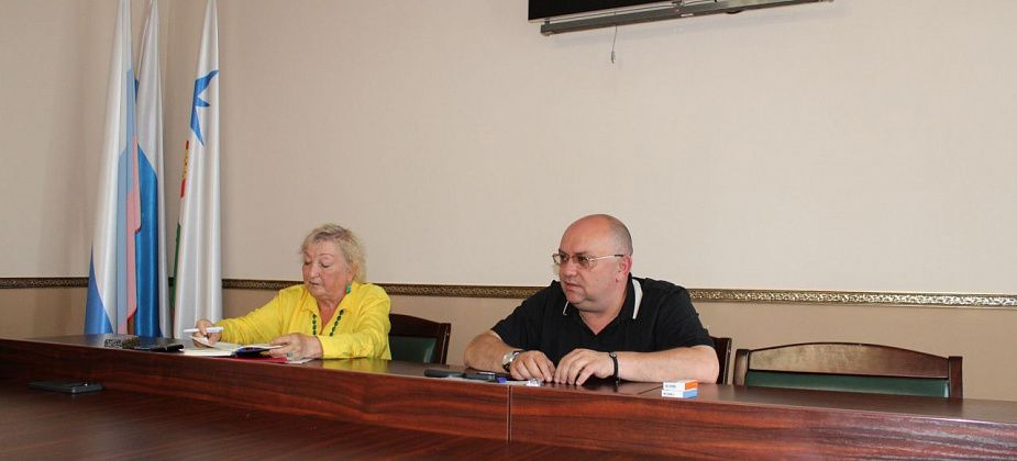 Виталий Никитенко - про дворы, тротуары, освещение, воду и газ на Южном