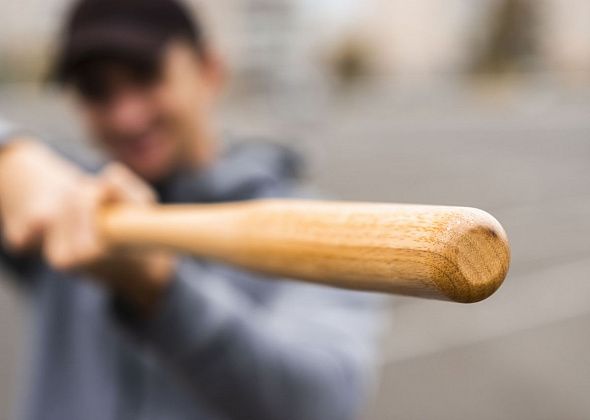 Североуралец ударил битой по иномарке. Дело кончилось судом 