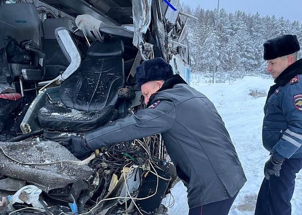 В ДТП с участием автобуса “Тюмень-Краснотурьинск” водитель погиб, семеро пассажиров травмированы